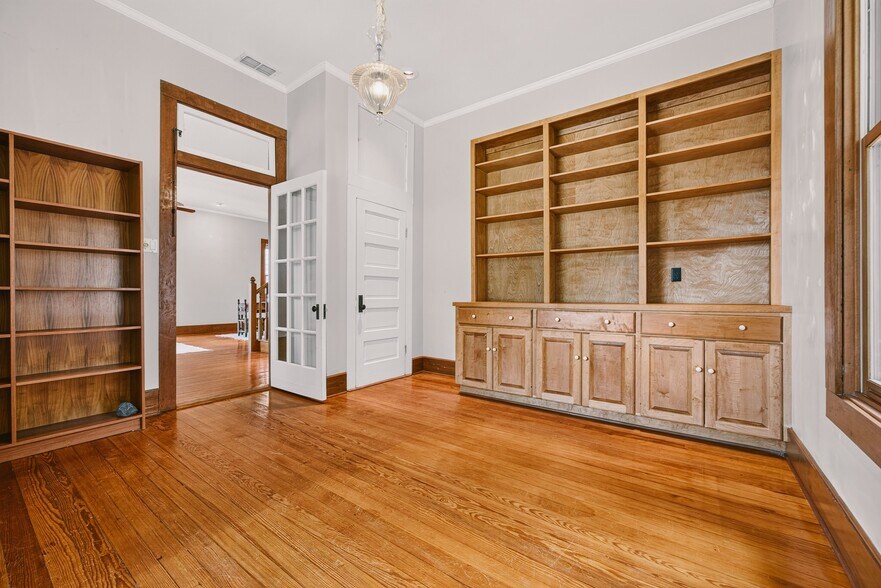 More Photos Of 812 W 10th St, Austin Office For Sale