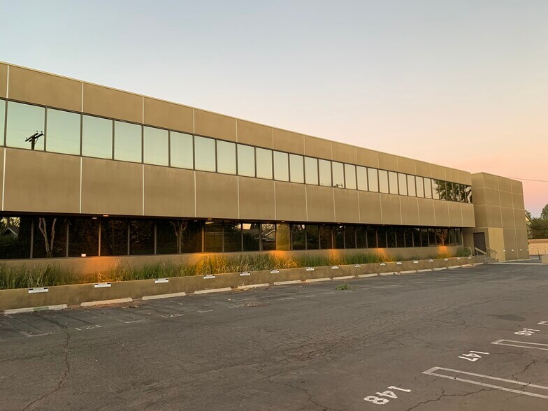 More Photos Of 6700 Fallbrook Ave, West Hills Office For Lease