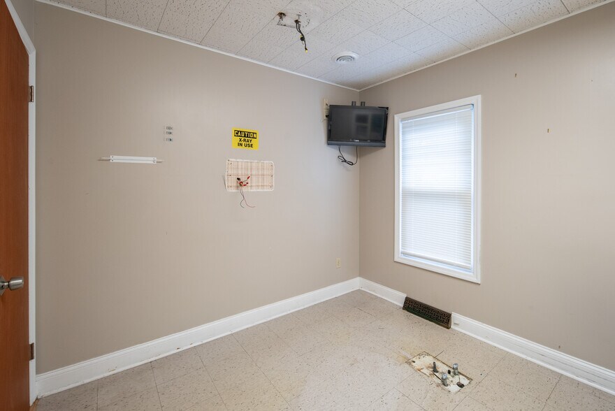 More Photos Of 1221 Altamont Ave, Schenectady Office For Sale