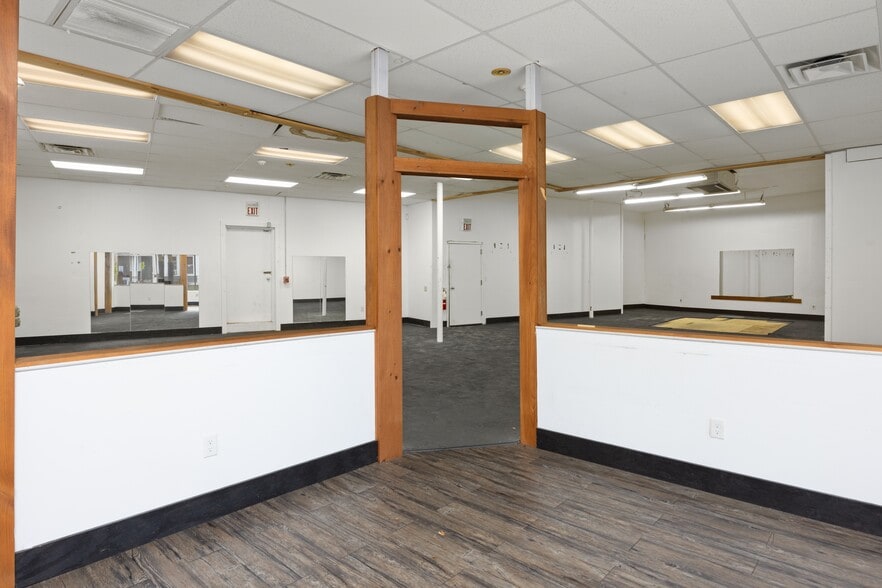 More Photos Of 352 Washington St, Somerville Light Manufacturing For Sale