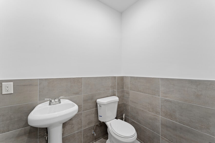 More Photos Of 470 Belleville Tpke, North Arlington Warehouse For Sale