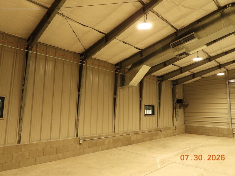 More Photos Of 3825 Hardy Dr, Tucson Industrial For Lease