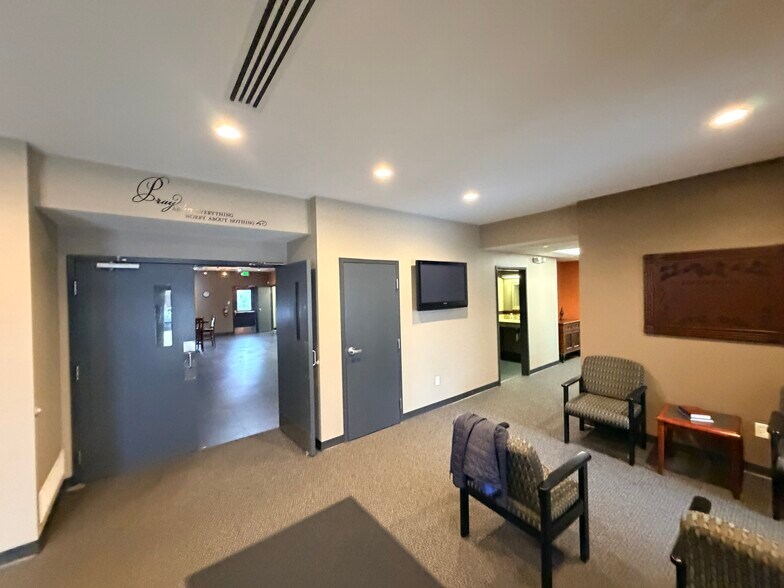 More Photos Of 408 E Washington St, Butler Medical For Lease
