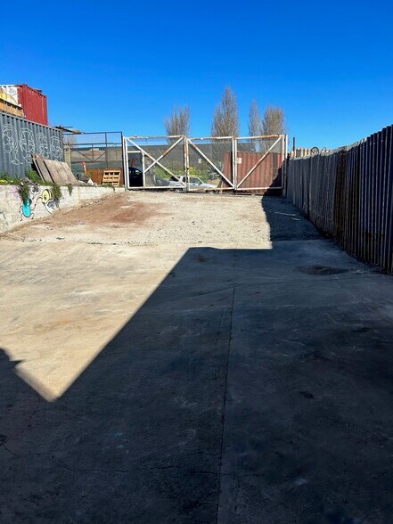 More Photos Of 951A Hudson Ave, San Francisco Warehouse For Lease