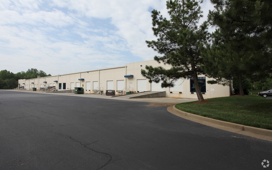 More Photos Of 1955 Evergreen Blvd, Duluth Flex For Lease