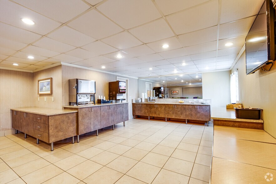 More Photos Of 7815 Nicollet Ave S, Bloomington Hotel For Sale