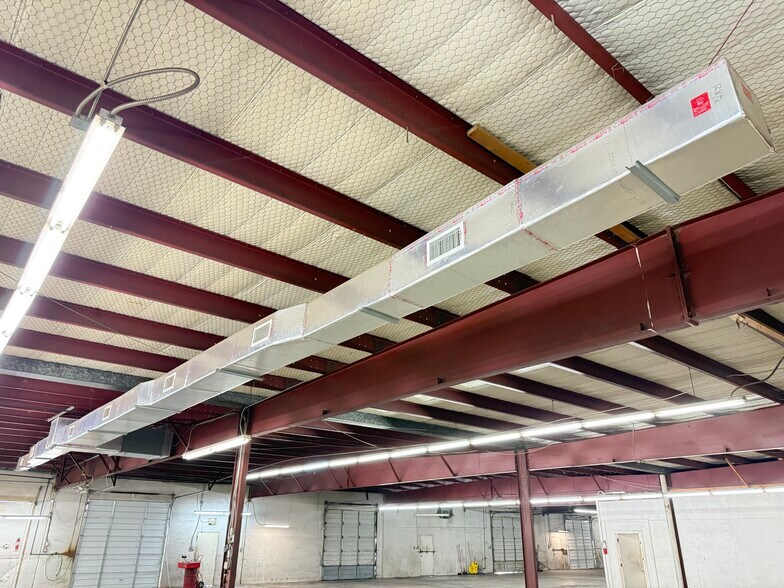 More Photos Of 11104 N Lamar Blvd, Austin Showroom For Lease