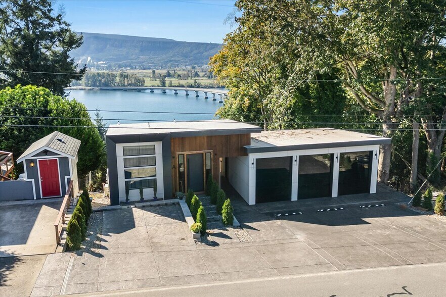 More Photos Of 520 Columbia St, Cathlamet Apartments For Sale