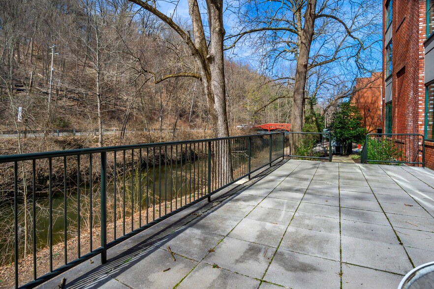 More Photos Of 400 S River Rd, New Hope Office For Sale