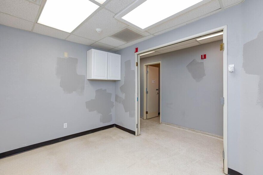 More Photos Of 872 E Sahara Ave, Las Vegas Medical For Lease