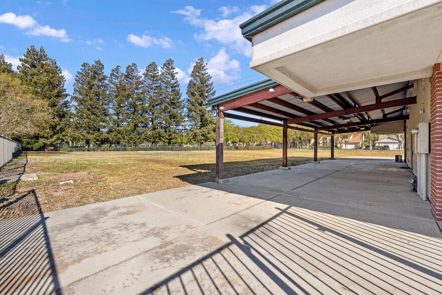 More Photos Of 3404 Shadowbrook Dr, Stockton Storefront Retail Office For Lease