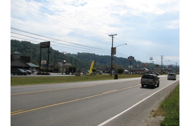 More Photos Of 343-451 N Mayo Trl, Paintsville Storefront For Sale
