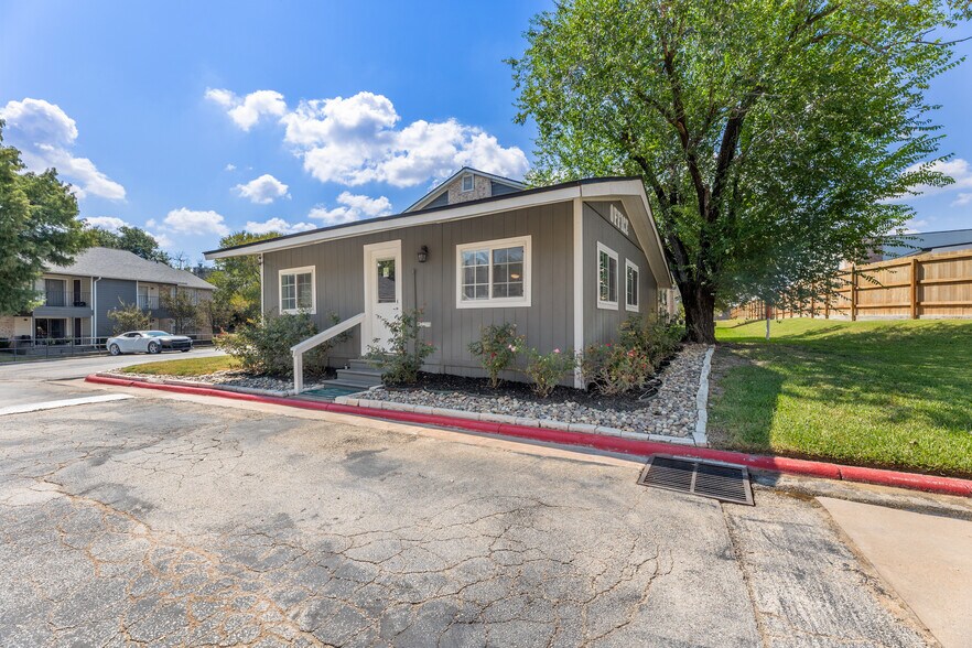 More Photos Of 1000 E University Dr, College Station Apartments For Sale