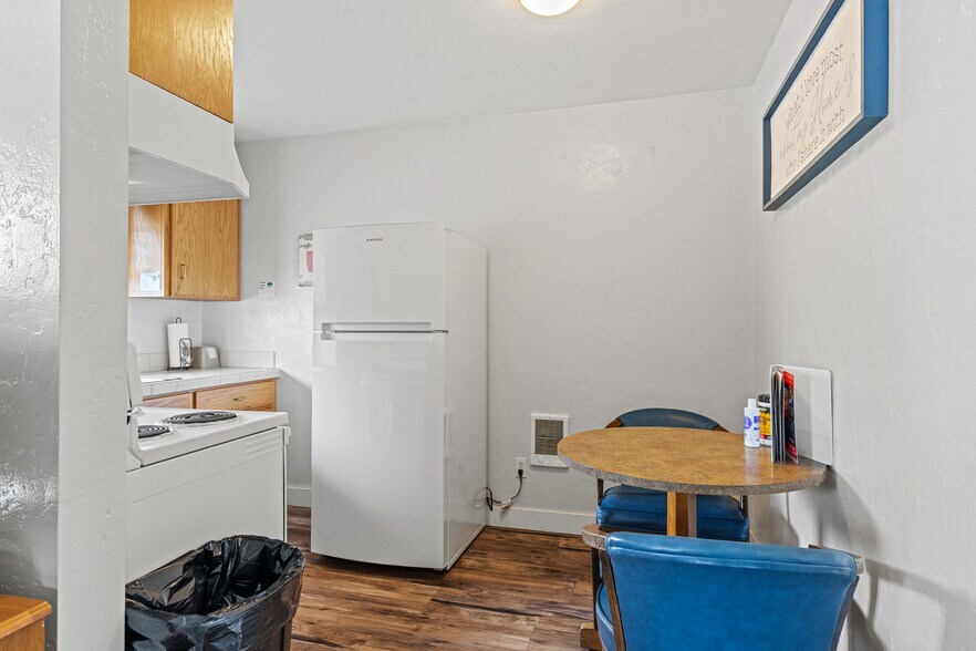 More Photos Of 787 N Central Blvd, Coquille Hotel For Sale
