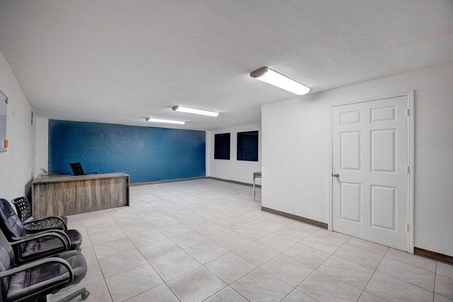 More Photos Of 1001 E Skagway Ave, Tampa Warehouse For Lease