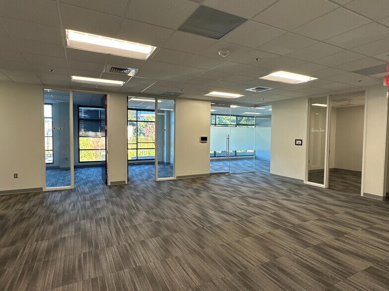 More Photos Of 6806 Paragon Pl, Richmond Office For Lease