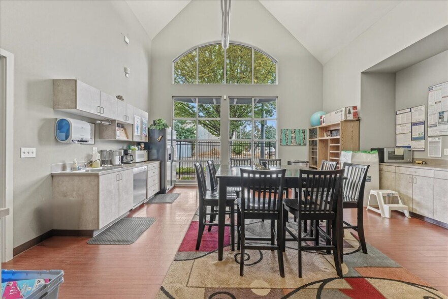 More Photos Of 250 Division St NE, Salem Office For Sale