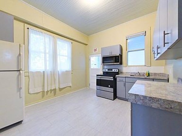 More Photos Of 415 Dewey St, Waycross Apartments For Sale