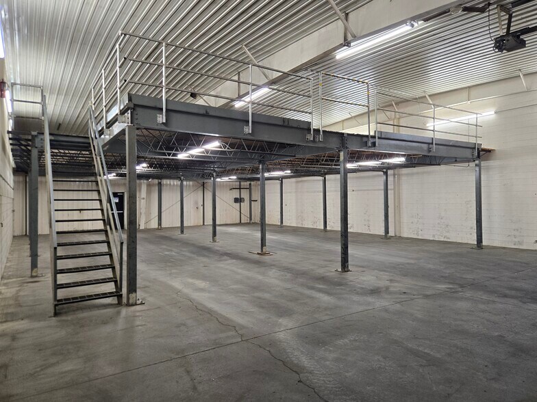 More Photos Of 2727 N 1st Ave, Fargo Warehouse For Sale