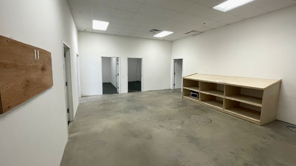 More Photos Of 2337 Borden Ave, Long Island City Warehouse For Lease