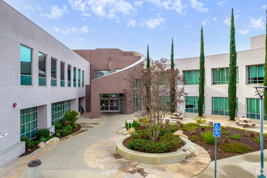 More Photos Of 625 W Citracado Pky, Escondido Medical For Lease