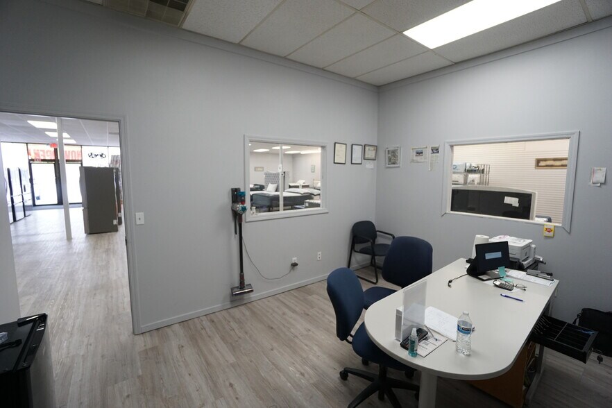 More Photos Of 3001 Main St, Union Gap Freestanding For Lease