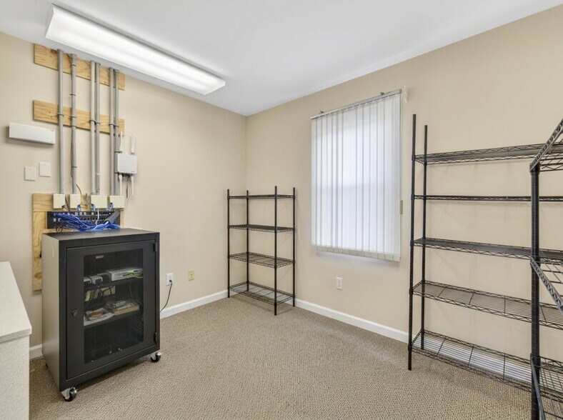More Photos Of 239 E Main St, Clinton Office For Sale
