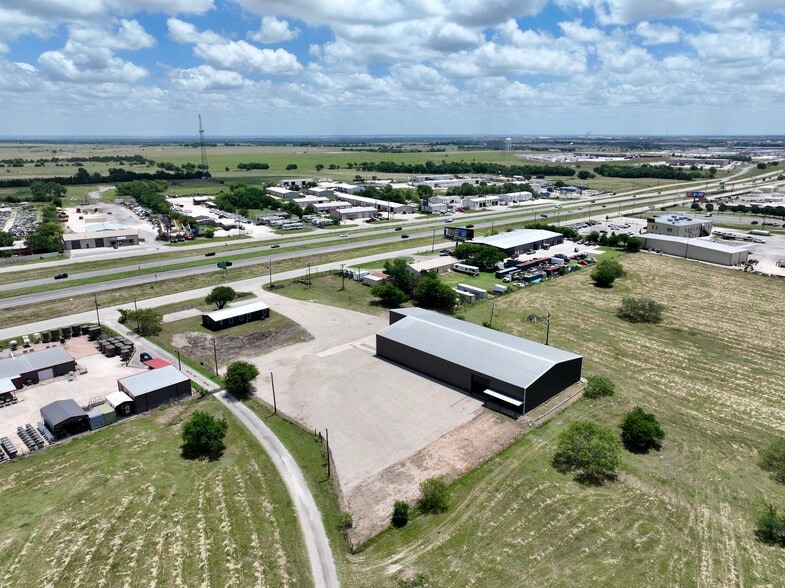 More Photos Of 4528 S Interstate 35, Alvarado Warehouse For Lease
