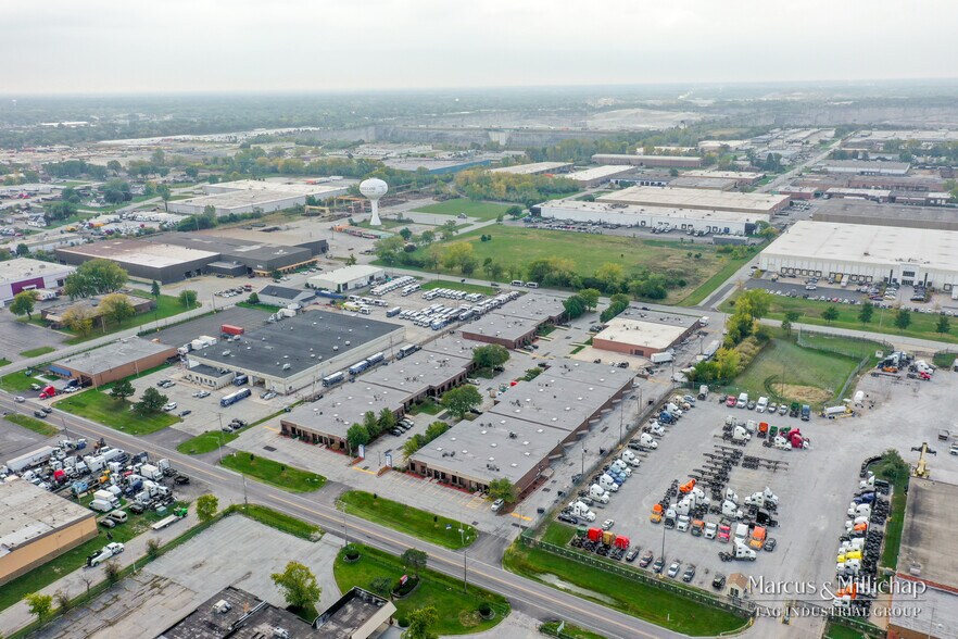 More Photos Of 500-566 W Taft Dr, South Holland Warehouse For Sale