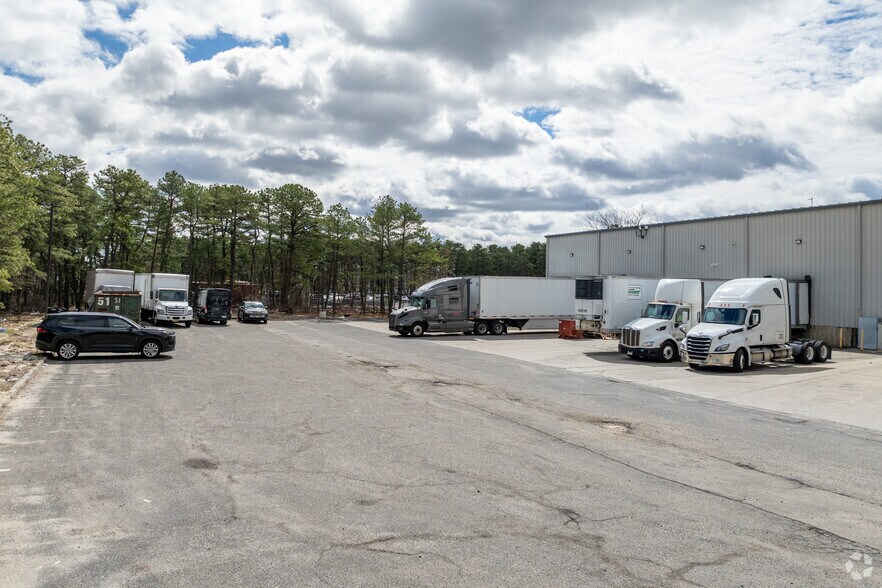 More Photos Of 475 Oberlin Ave S, Lakewood Warehouse For Lease