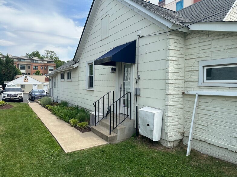 More Photos Of 710 W Broad St, Falls Church Freestanding For Lease