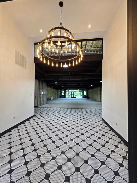 More Photos Of 20 Tower Pl, Roslyn Movie Theatre For Lease
