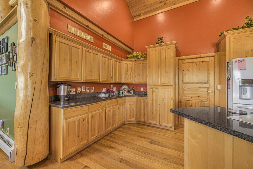 More Photos Of 1665 Whisper Ridge Rd, Ashton Hotel For Sale