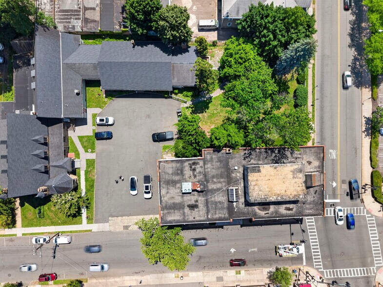 More Photos Of 700 Park Ave, Plainfield Office For Sale
