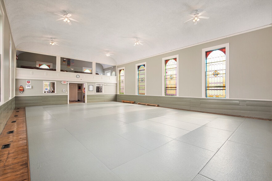 More Photos Of 206 S Main St, Romeo Freestanding For Sale