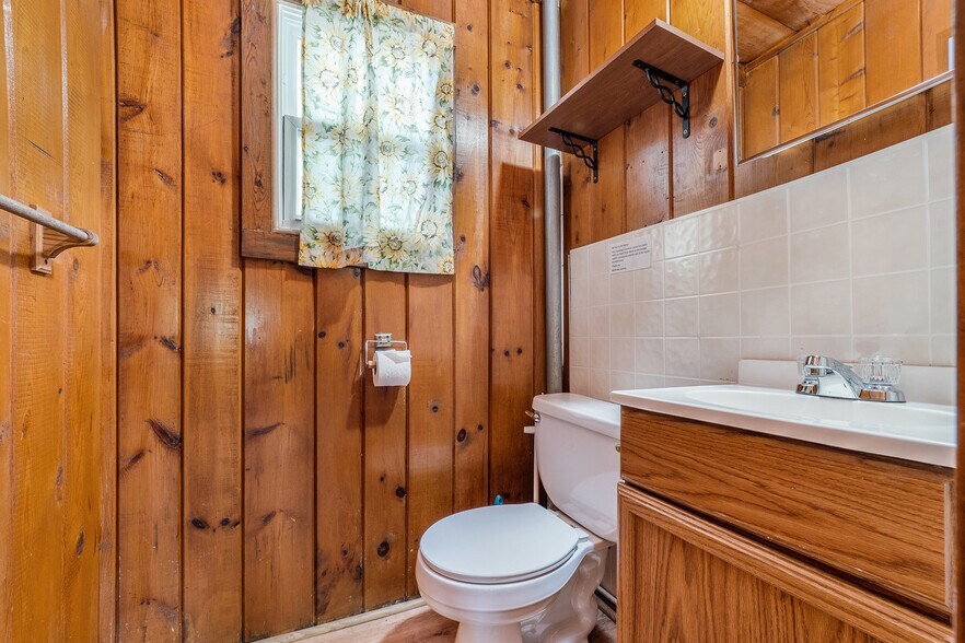 More Photos Of 10392 Houghton Lake dr, Houghton Lake Specialty For Sale