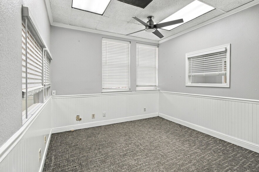 More Photos Of 403 W 11th St, Tracy Office For Sale