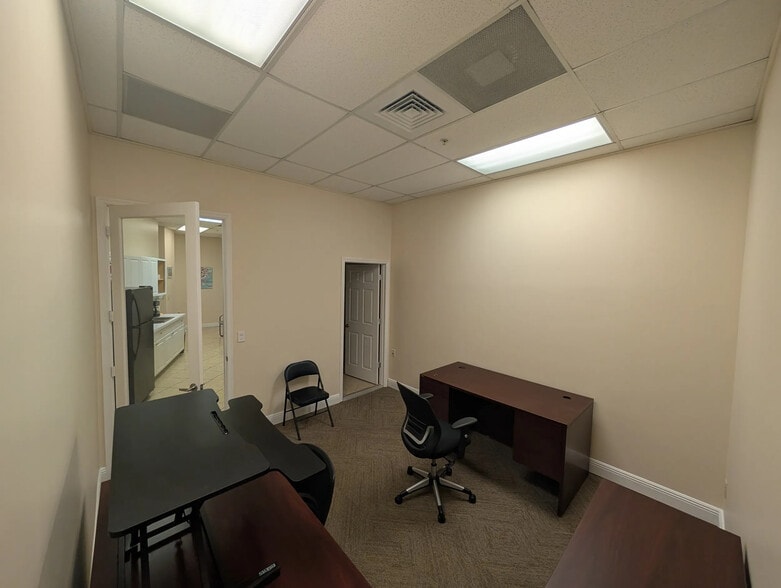 More Photos Of 2705-2819 Peters Rd, Fort Pierce Office For Lease