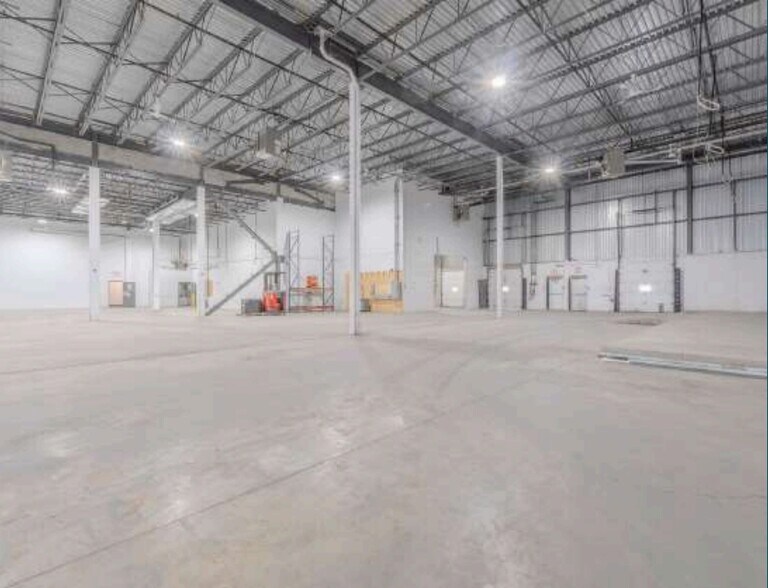 More Photos Of 9175-9225 Boul Langelier, Montréal Warehouse For Lease