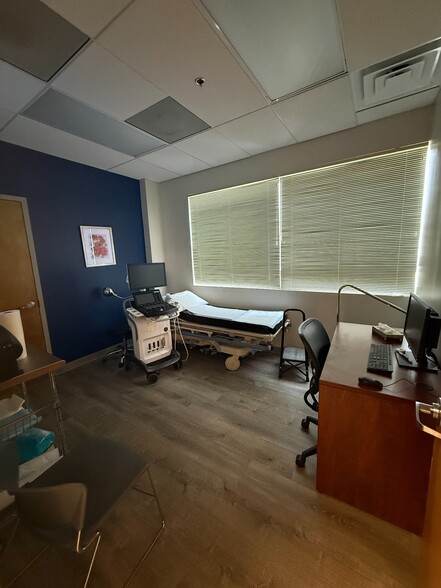 More Photos Of 456 Chestnut St, Lakewood Office For Lease