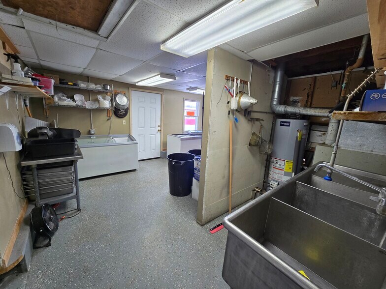 More Photos Of 365 E Main St, Waterloo Town Restaurant For Sale