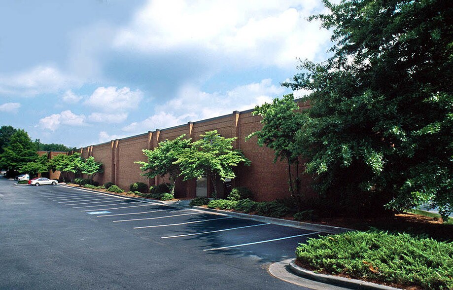 More Photos Of 3080 McCall Dr, Doraville Distribution For Lease