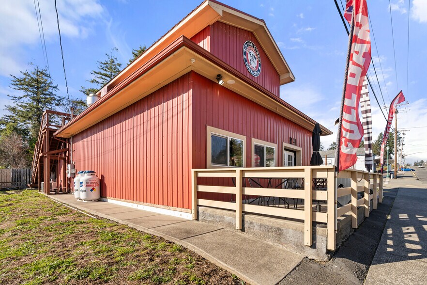 More Photos Of 401 Oak St, Brookings Specialty For Sale
