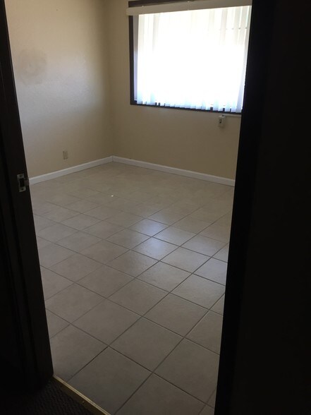 More Photos Of 43845 10th St, Lancaster Medical For Lease