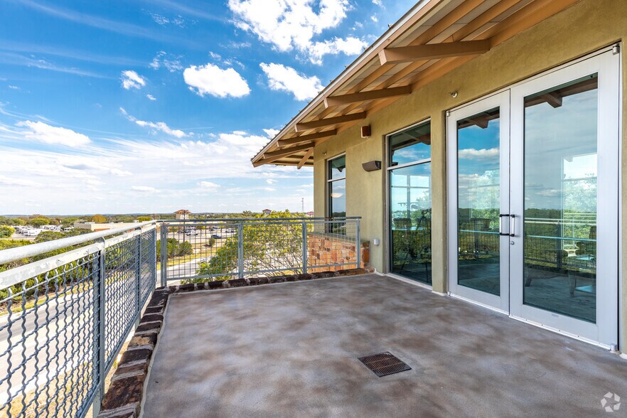 More Photos Of 1580 S Main St, Boerne Medical For Lease