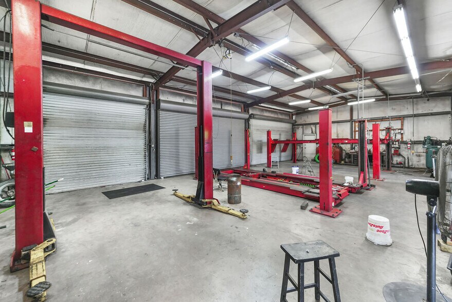 More Photos Of 502 Washington St, South Houston Warehouse For Sale