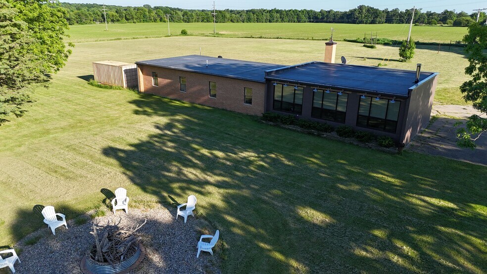 More Photos Of 2045 Bradley Rd, Webberville Showroom For Sale