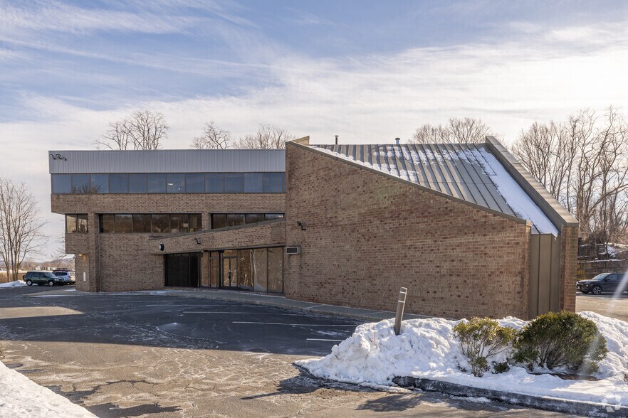 More Photos Of 108 Mill Plain Rd, Danbury Office For Lease