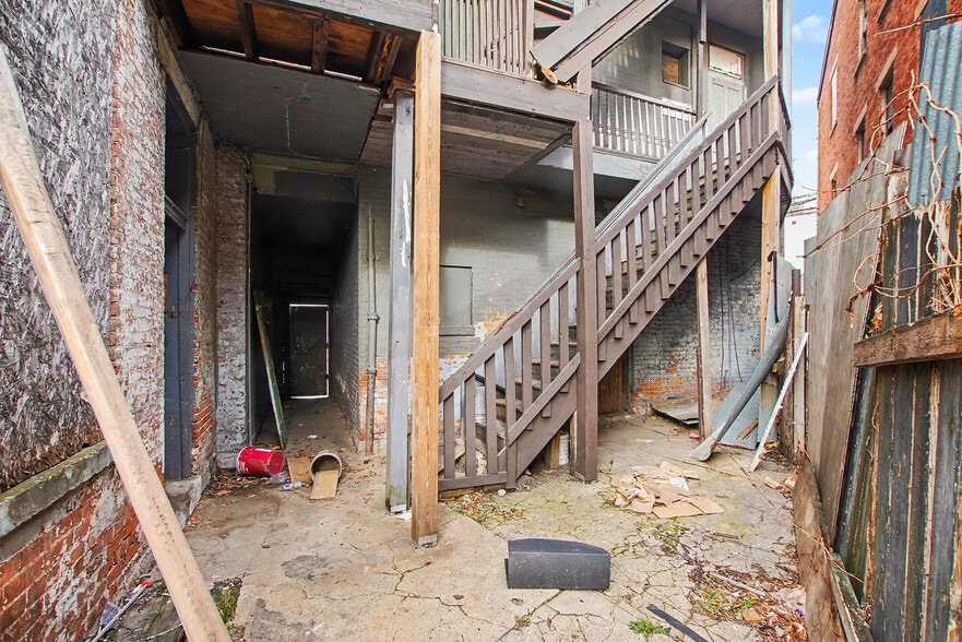 More Photos Of 2024 Mohawk Pl, Cincinnati Storefront Retail Residential For Sale