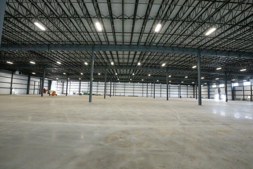 More Photos Of 22 Roberts Lane, Clifton Park Warehouse For Lease